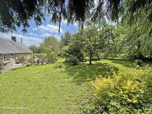 Property grounds - Stone house with garden in Normandy, wifi included (Mantilly)