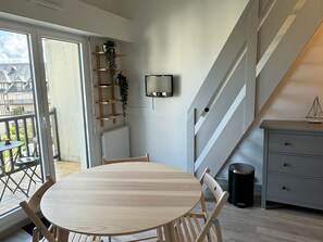 Dining - Renovated 2-room apartment, sea view, Cabourg (Cabourg)