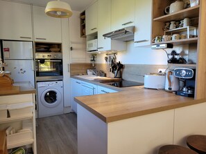 Fridge, microwave, dishwasher, coffee/tea maker