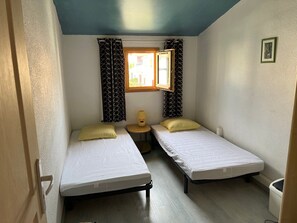 2 bedrooms