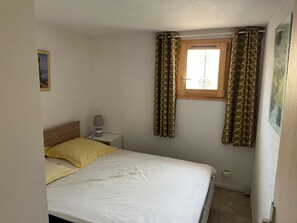 2 bedrooms