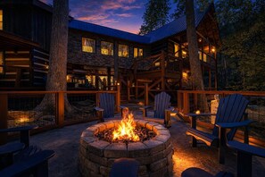 Terrace/patio - The Lodge At Whiskey Falls- 75 Ft Waterfall, WIFI, Game Room !!! (Sevierville)