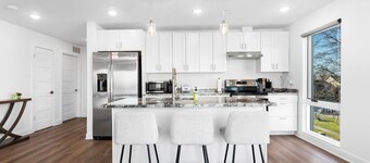 The W Loft Spacious 2 Bed Private Pool and Gym