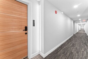 Interior - The W Loft Spacious 2 Bed Private Pool and Gym (Wyandotte)