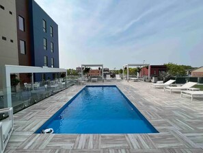 Pool - The W Loft Spacious 2 Bed Private Pool and Gym (Wyandotte)