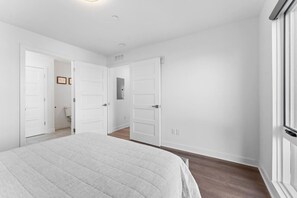 2 bedrooms, WiFi - The W Loft Spacious 2 Bed Private Pool and Gym (Wyandotte)