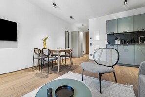 One-Bedroom Suite | Private kitchen | Fridge, stovetop, espresso maker, electric kettle - Limehome Bad Hall Hauptplatz (Bad Hall)