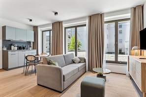 Suite with Sofa Bed | Private kitchen | Fridge, stovetop, espresso maker, electric kettle - Limehome Bad Hall Hauptplatz (Bad Hall)
