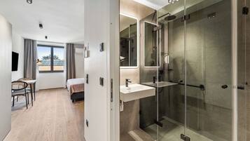 Suite - Barrier Free | Bathroom