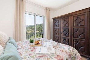 2 chambres, fer et planche à repasser, Wi-Fi, draps fournis