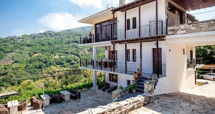 Paradeisos Flatlet With Garden View