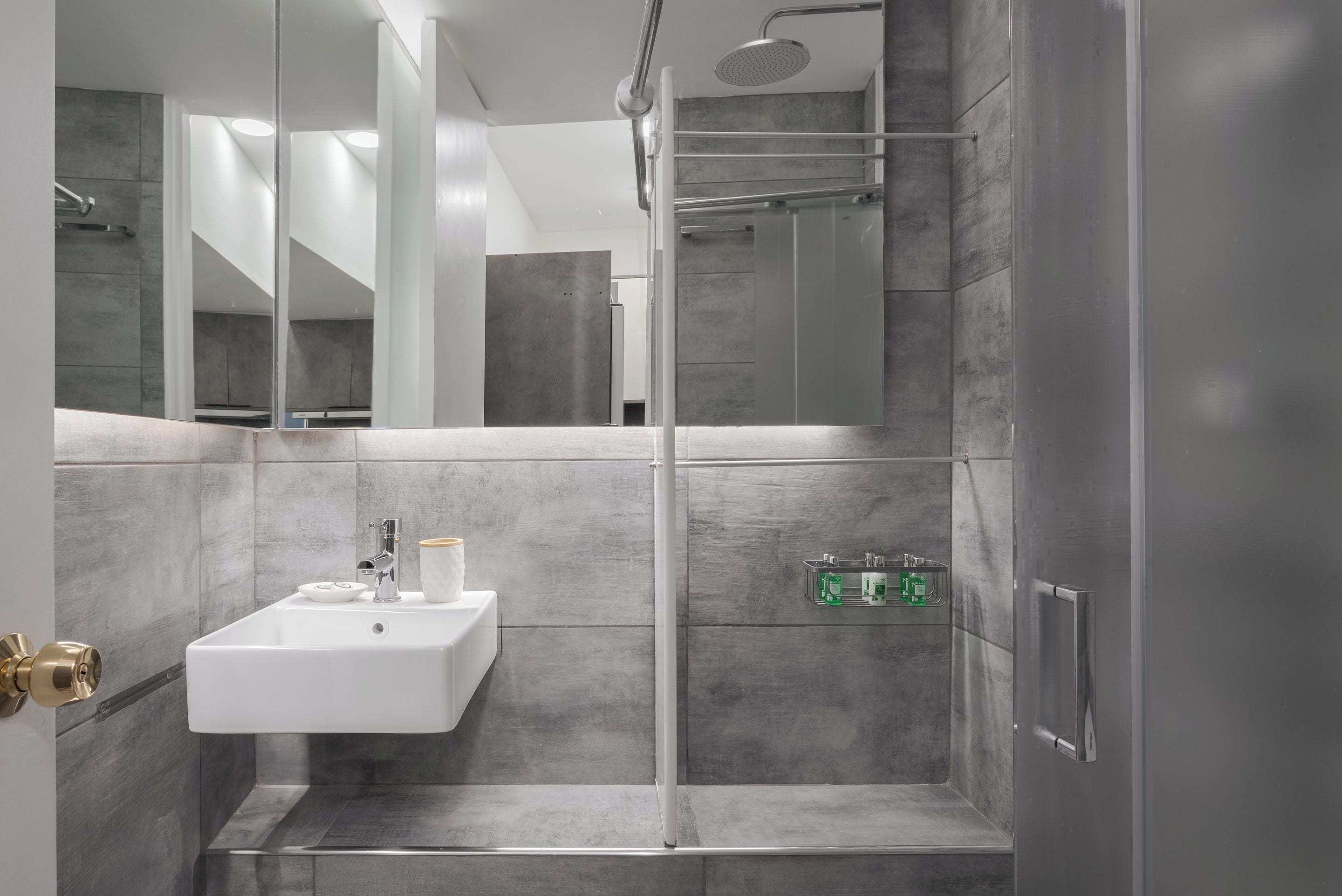 Apartamento superluxo | Banheiro | Chuveiro, chuveiro com efeito de chuva