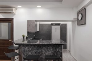 Refrigerador, horno, placa de cocina, lavavajillas