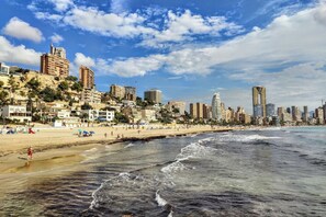 A coastal cityscape with a beach, high-rise buildings, and a clear sky. - CARTAGO sweet apartment (Benidorm)