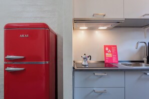 Leilighet, balkong | Eget kjøkken | Espressomaskin, vannkoker, høy barnestol og spisebord