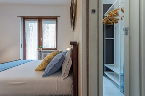 Appartement, balcon | 2 chambres, lit de bébé (supplément), accès au Wi-Fi (inclus)