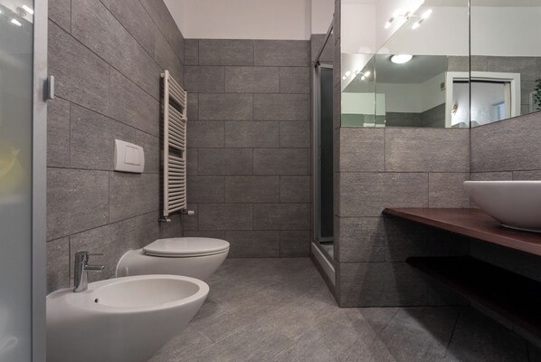 Appartement, balcon | Salle de bain