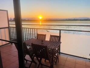 تناول الطعام بالخارج