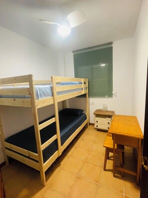 2 عدّة غرف نوم وواي فاي وملاءات أسرّة