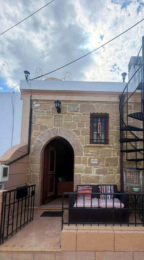 Exterior - Rustic 2 Bedroom Stone Apartment in Malonas Rodos (Malonas Rodos)