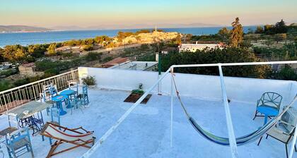 F5 seafront apartment with rooftop sea view