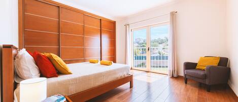 4 bedrooms, rollaway beds, bed sheets