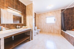 Douche, serviettes fournies