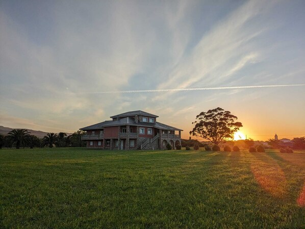 Exterior - Comfotable room in a restored house with garden and common areas (Ribadeo)
