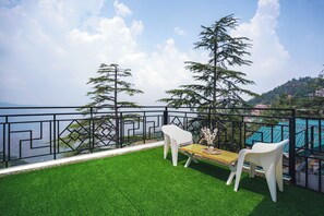 Luxury Apartment, 4 Bedrooms, Mountain View | Terrace/patio - The Sunset Abode Shimla 4BR Valley Views (Shimla)