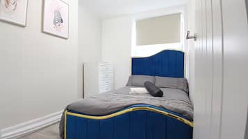 2 bedrooms, iron/ironing board, WiFi, bed sheets