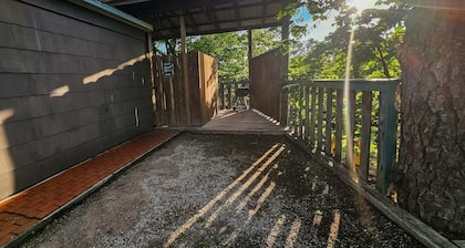 Two Private Suites, Sleeps 4, Parking, Fire Pit