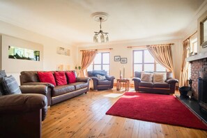 Fireplace, DVD player - Morriscastle Seaview House (Kilmuckridge)