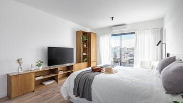 Caja de seguridad en la habitación y cortinas blackout
