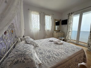 2 habitaciones, tabla de planchar con plancha, wifi y ropa de cama