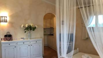 1 slaapkamer, een kluis op de kamer, een strijkplank/strijkijzer