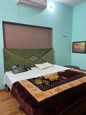Standard Room, Balcony | Desk, free WiFi, bed sheets - Hotel Aryavart (Meerut)