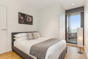 1 多间卧室、熨斗/熨衣板、WiFi、床单