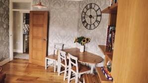 Unclassified image, 5 of 9, button - Cosy Wimbledon Apartment With 2 Bedrooms (London)