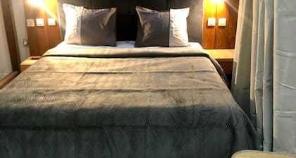 Appartement Moderne, 1 Chambre, Bandal ,