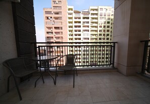 Apartamento superior, 1 habitación, no fumadores, balcón | Balcón