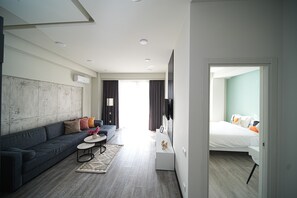 Apartamento superior, 1 habitación, no fumadores, balcón | 1 dormitorio, ropa de cama de alta calidad, cortinas opacas