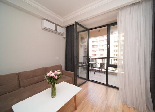 Modern 1-bedroom apartment by Sweet Home