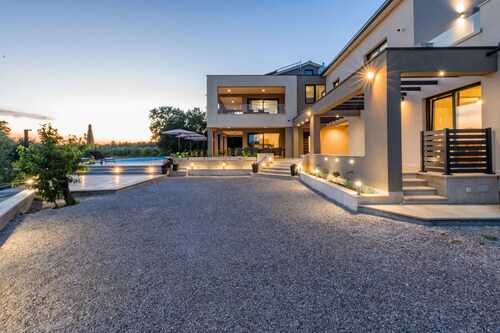 Villa Silente - Luxuriöse und Moderne Villa nur Wenige Minuten vom Meer Entfernt