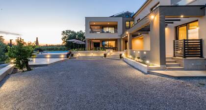 Villa Silente - Luxuriöse und Moderne Villa nur Wenige Minuten vom Meer Entfernt