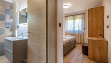 7 bedrooms, iron/ironing board, free WiFi, bed sheets