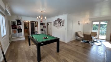 Bar lounge