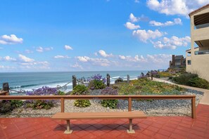 Property grounds - Ocean Whisper - Stylish Solana Beach Condo with Peek Ocean Views (Solana Beach)