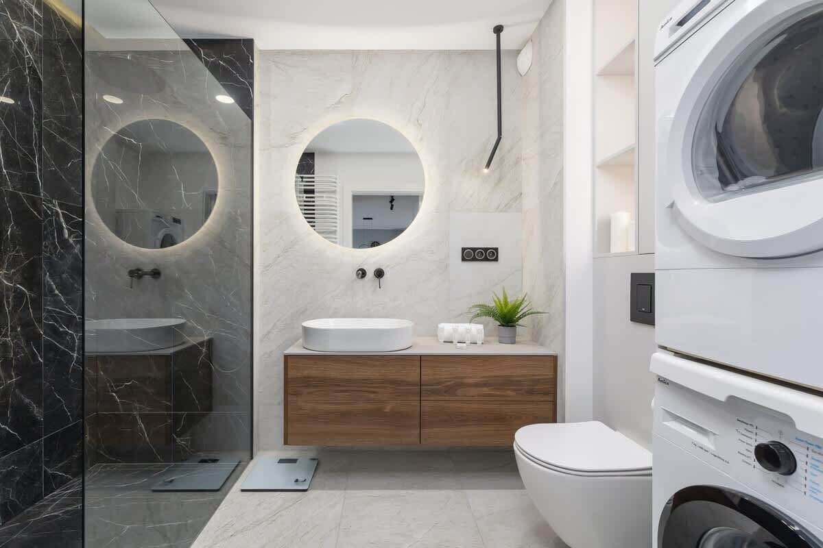 Shower, hair dryer, shampoo