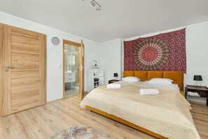 3 makuuhuonetta, silitysrauta/-lauta, Wi-Fi, vuodevaatteet