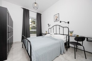 1 chambre, bureau, fer et planche à repasser, Wi-Fi